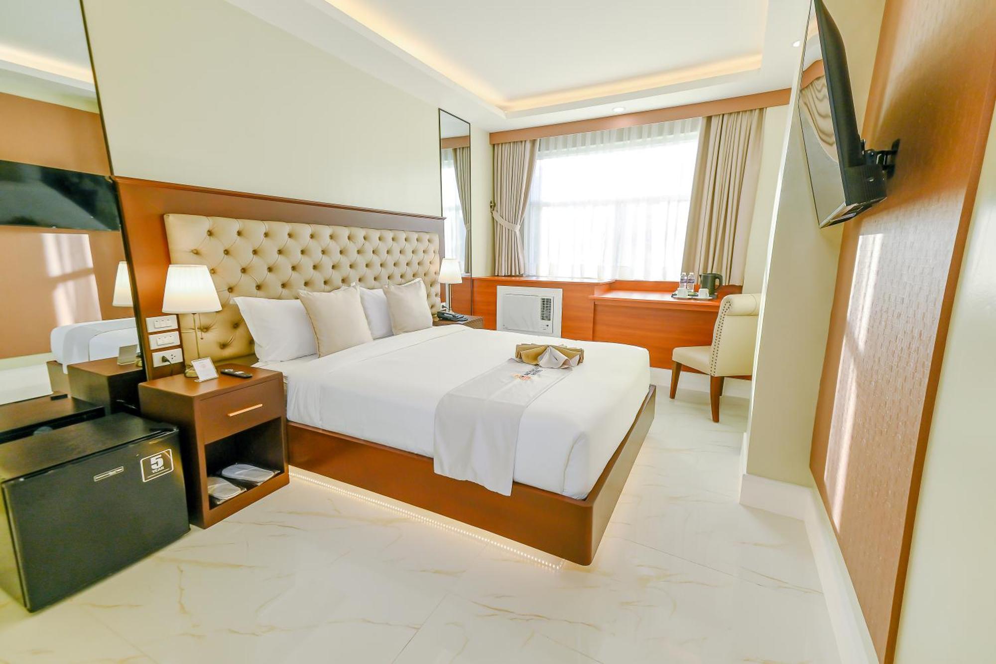 Monaco Hotel Taytay  Buitenkant foto