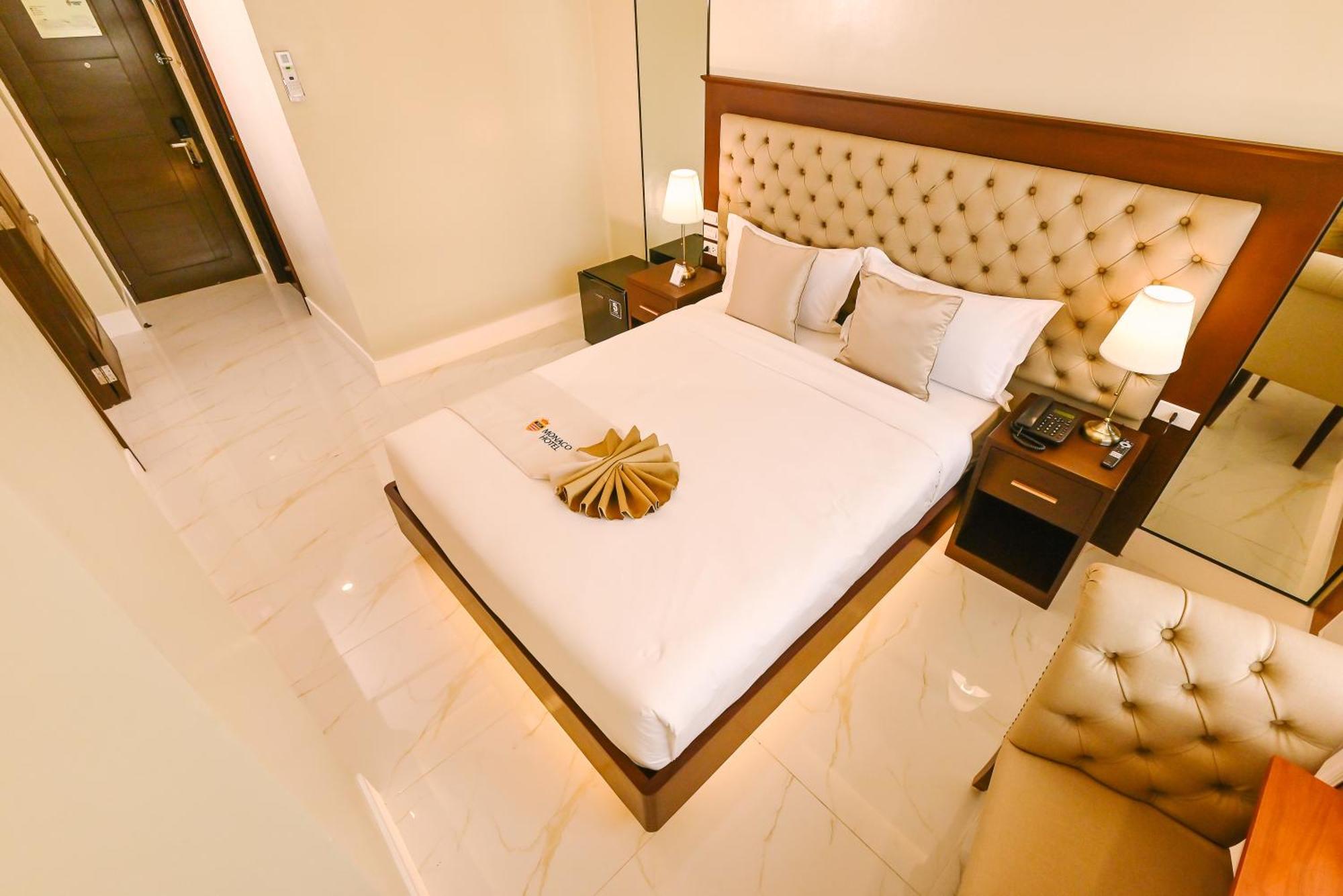Monaco Hotel Taytay  Buitenkant foto