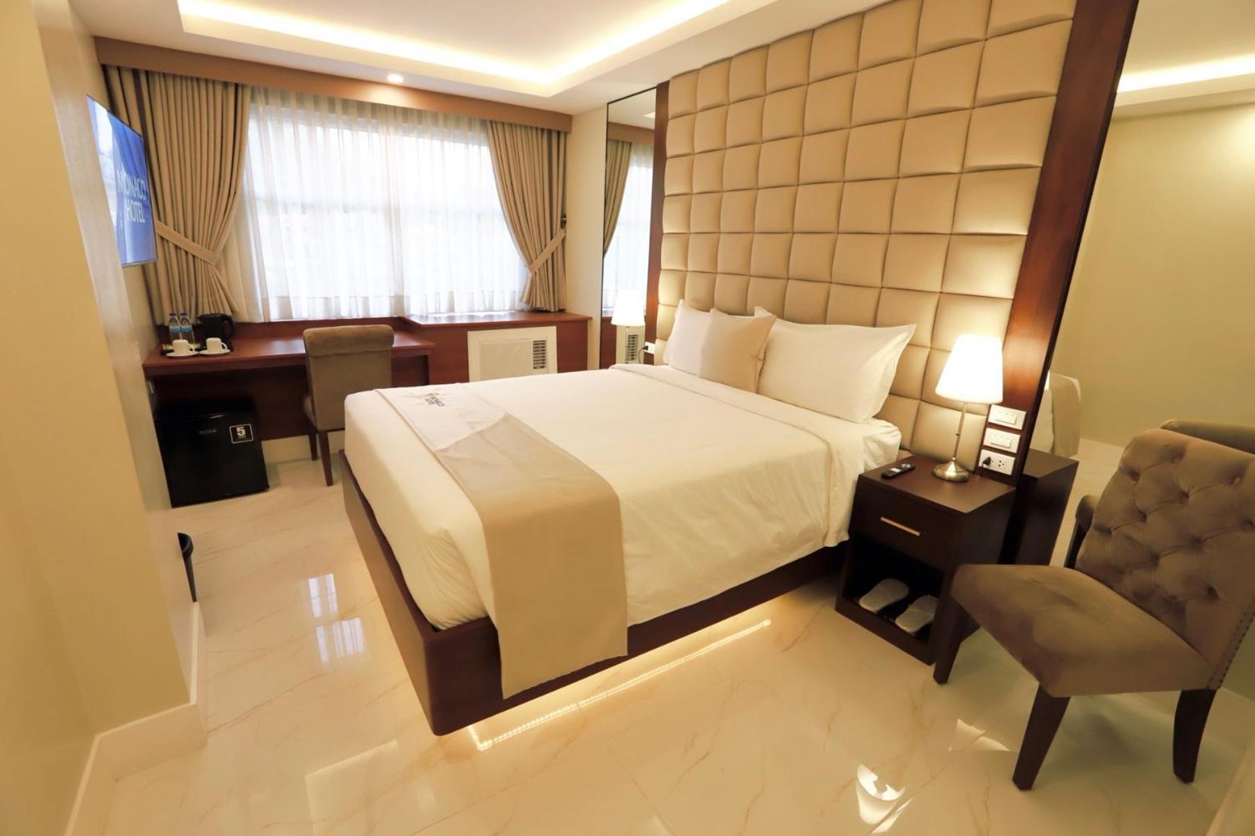 Monaco Hotel Taytay  Buitenkant foto