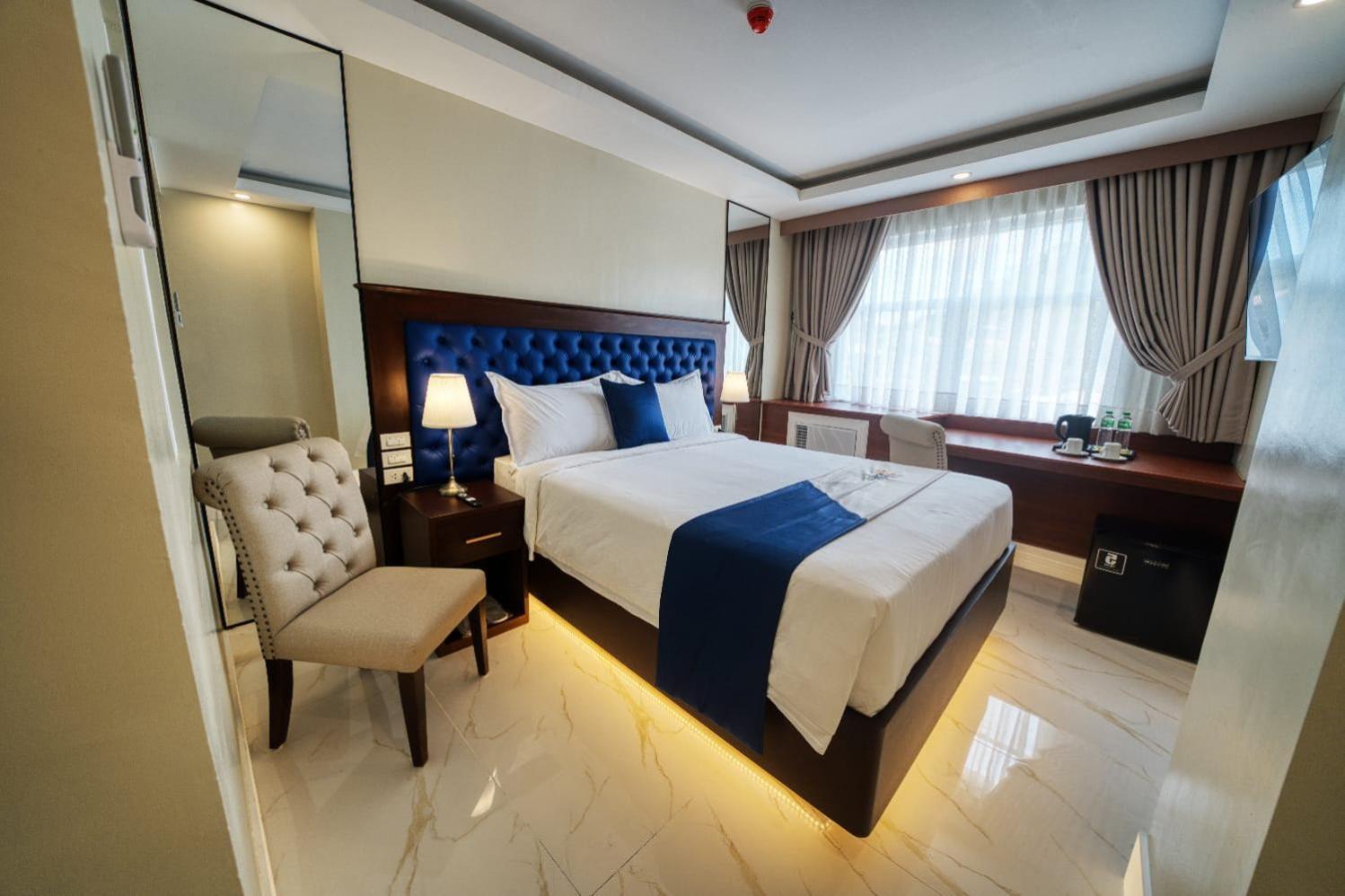 Monaco Hotel Taytay  Buitenkant foto
